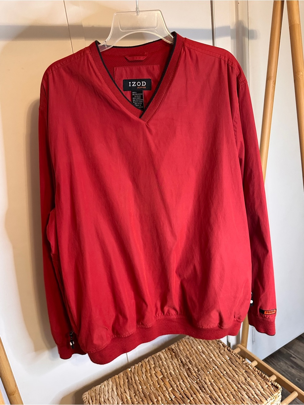 Izod Golf Men’s V-Neck Pullover in Red
